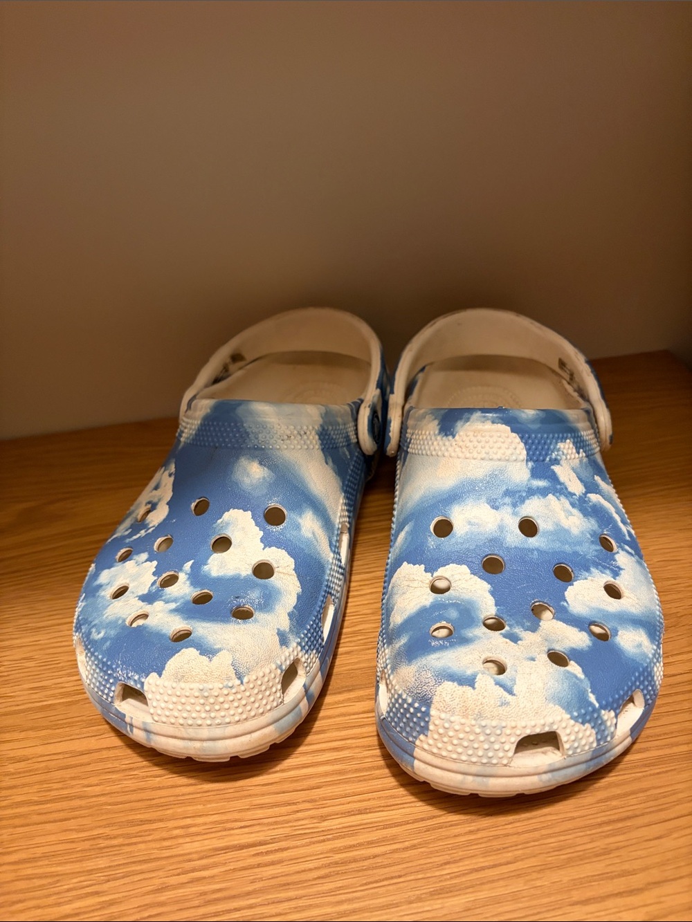 Crocs, Cloud Print Size W 7 / M 5